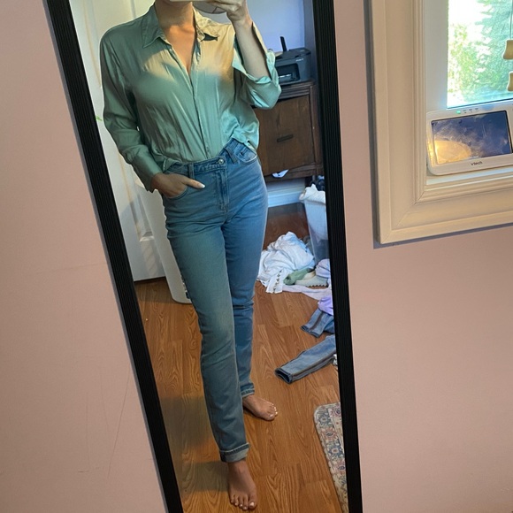 Sage green button satin blouse - Picture 5 of 7